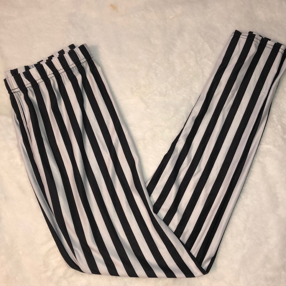 Black and white striped leggings